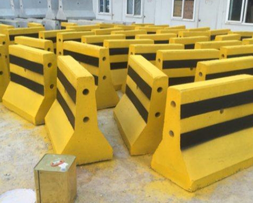 郑州水泥隔离墩的施工与安装